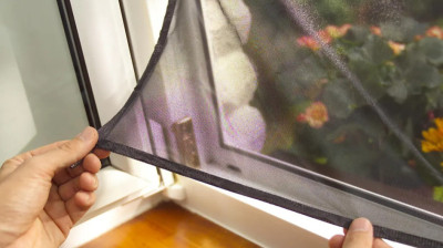 tesa Moustiquaire avec protection solaire pour fenêtres