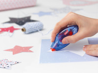 tesa Roller de colle jetable PERMANENT GLUE, 8,4 mm x 8,5 m tesa Roller de colle jetable PERMANENT GLUE, 8,4 mm x 8,5 m