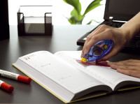 tesa Roller colle jetable nonPERMANENT GLUE, 8,4 mm x 8,5 m tesa Roller colle jetable nonPERMANENT GLUE, 8,4 mm x 8,5 m