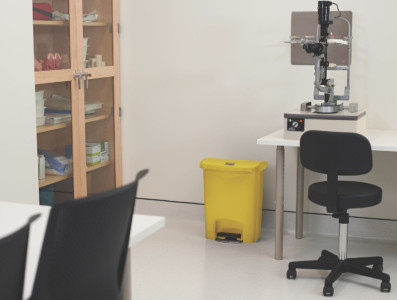 Rubbermaid Collecteur à pédale Slim Jim, 30 litres, jaune