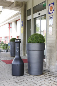 Rubbermaid Cendrier sur base Infinity Genie, rond, noir