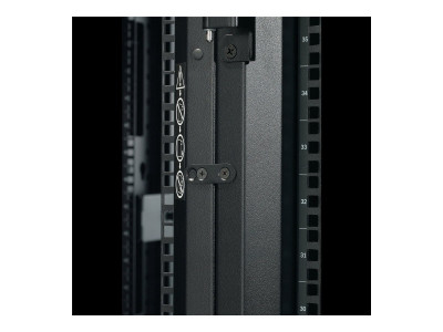 APC : NETSHELTER SX 42U/600MM/1200MM ENCLOSURE W/ROOF et SIDES BLACK