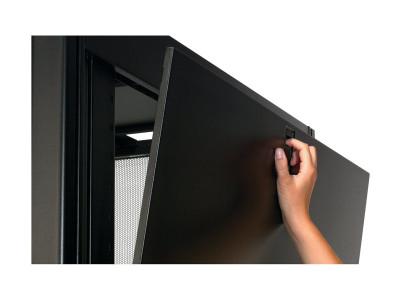 APC : NETSHELTER SX 42U/600MM/1200MM ENCLOSURE W/ROOF et SIDES BLACK