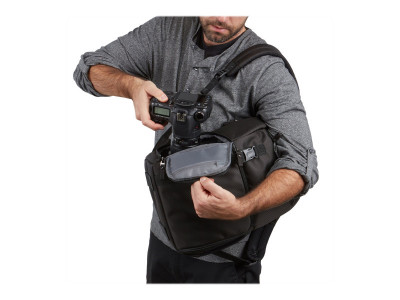 Case Logic : CASE LOGIC BRYKER BACKpack DSLR MEDIUM