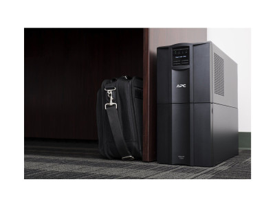 APC : SMART-UPS 2200VA LCD 230V avec SMARTCONNECT