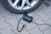cartrend Compresseur pour voiture avec manomètre cartrend Compresseur pour voiture avec manomètre