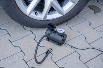 cartrend Compresseur pour voiture avec manomètre