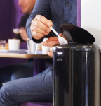 TORK Mini-poubelle, plastique, 5 litres, noir TORK Mini-poubelle, plastique, 5 litres, noir