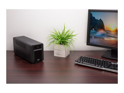 APC : APC EASY UPS 900VA 230V AVR IEC SOCKETS