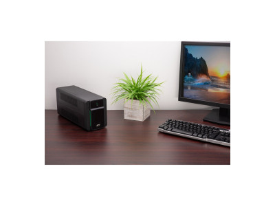 APC : APC EASY UPS 900VA 230V AVR IEC SOCKETS