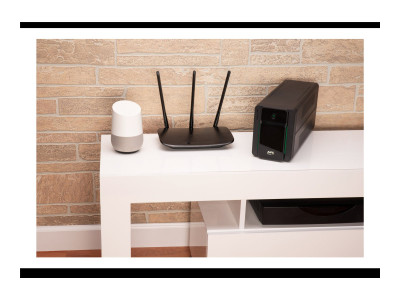 APC : APC EASY UPS 900VA 230V AVR IEC SOCKETS