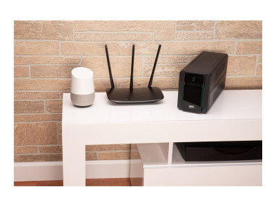 APC : APC EASY UPS 900VA 230V AVR IEC SOCKETS