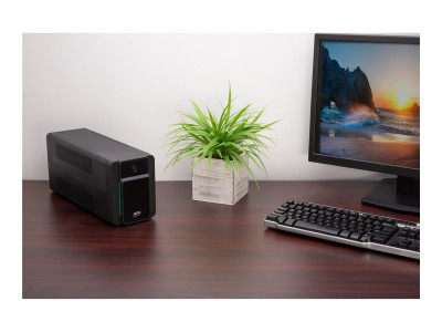 APC : APC EASY UPS 900VA 230V AVR IEC SOCKETS
