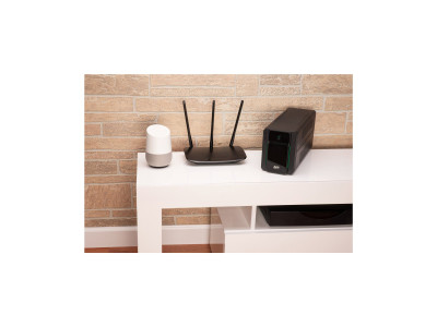 APC : APC EASY UPS 900VA 230V AVR IEC SOCKETS