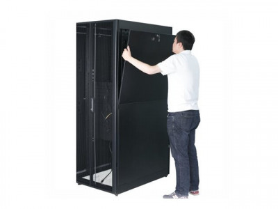 APC : EASY RACK 600MM/42U/1000MM avec ROOF SIDE PANEL CASTORS FEET et