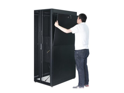 APC : EASY RACK 600MM/42U/1000MM avec ROOF SIDE PANEL CASTORS FEET et