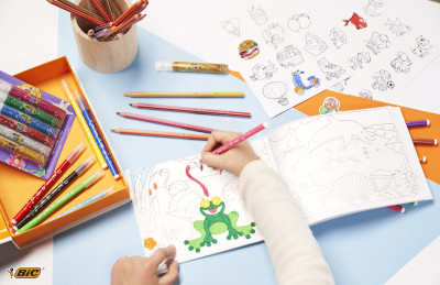 BIC KIDS Kit de dessin dans une caisse, 120 pièces