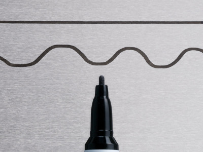 SAKURA Marqueur permanent Paint Marker fin, noir