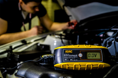 BRÜDER MANNESMANN ADAC KFZ-Batterieladegerät, 4A, 6/12V