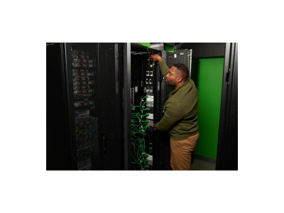 APC : NETSHELTER RACK PDU ADVANCED SWITCHED METERED OUTLET 17.3KW 3