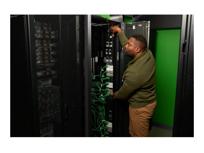 APC : NETSHELTER RACK PDU ADVANCED SWITCHED METERED OUTLET 17.3KW 3