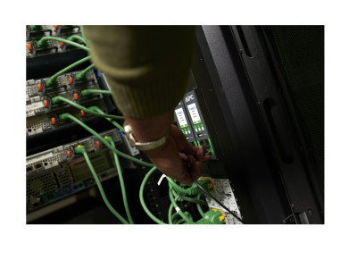 APC : NETSHELTER RACK PDU ADVANCED SWITCHED METERED OUTLET 17.3KW 3