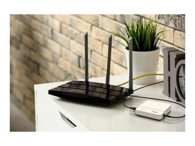 APC : BACK-UPS CONNECT 12V DC UPS W/ LI-ION batterie 27.75 WH 4.1A MAX