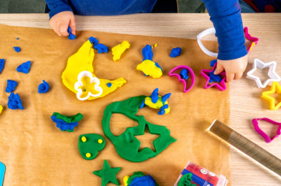 STAEDTLER Set pâte à modeler Noris junior, couleurs simples