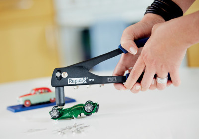 Rapid Pince à riveter RP10 Starter Kit, noir/bleu