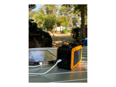 Xtorm : RUGGED FLASHLIGHT POWERBANK 40K 40.000 100W TORCH BLACK ORANGE
