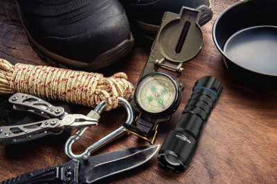 ANSMANN Akku LED-Taschenlampe Survival TS450RF, schwarz