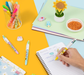 BIC Stylo à bille rétractable 4 Colours Kawaii, blister de 3