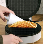 CLATRONIC Gaufrier à cornets de glace HA 3833, argent CLATRONIC Gaufrier à cornets de glace HA 3833, argent