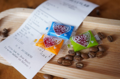 HELLMA Bonbon en coeur, dans un présentoir en carton