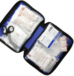 FIRST AID ONLY Erste-Hilfe-Tasche, 50-teilig, blau